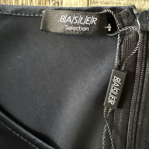 Basler Navy Blue Silky Blouse Size 18 Short Sleeve Capsule Minimalist NEW - Picture 3 of 7